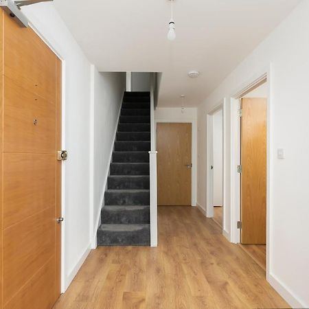 Skyvillion - 4 Bed Luxury Apartment With Balcony & Parking Енфийлд Екстериор снимка
