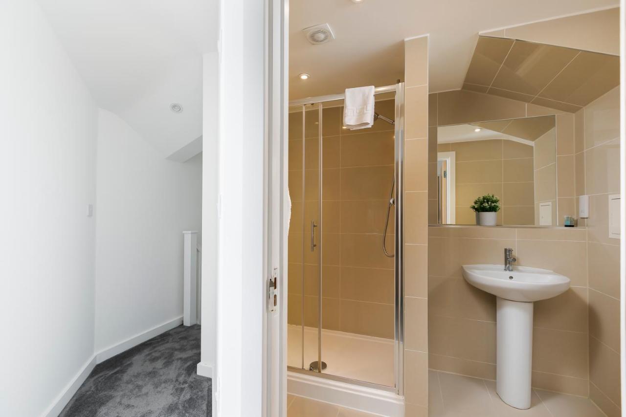 Skyvillion - 4 Bed Luxury Apartment With Balcony & Parking Енфийлд Екстериор снимка