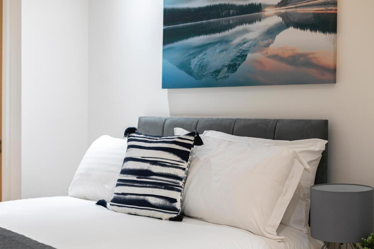 Skyvillion - 4 Bed Luxury Apartment With Balcony & Parking Енфийлд Екстериор снимка