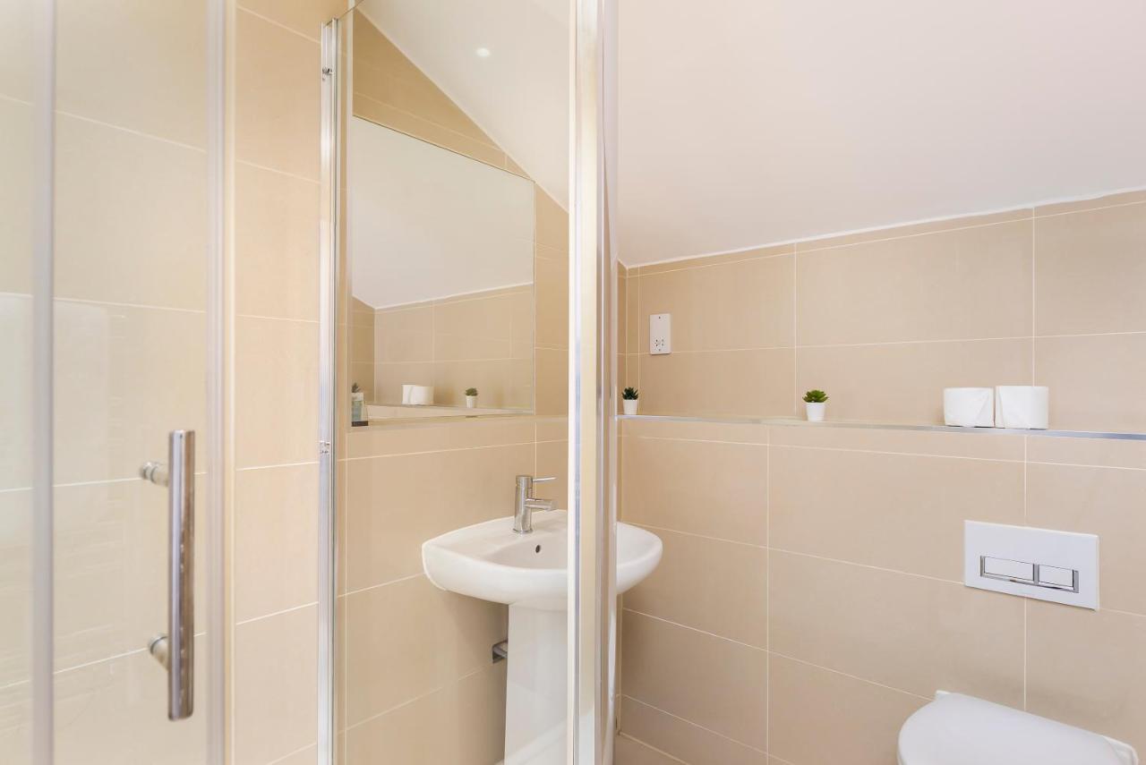 Skyvillion - 4 Bed Luxury Apartment With Balcony & Parking Енфийлд Екстериор снимка