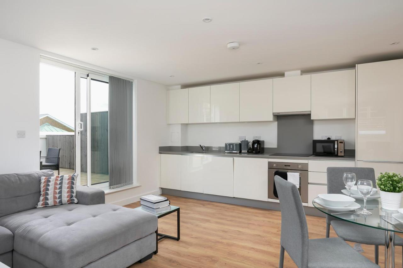 Skyvillion - 4 Bed Luxury Apartment With Balcony & Parking Енфийлд Екстериор снимка
